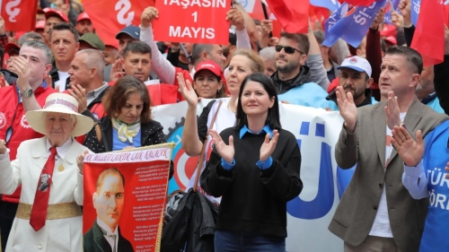 BAŞKAN GENCAN AKIN, “YAŞASIN EŞİTLİK VE ADALET MÜCADELESİ! YAŞASIN 1 MAYIS”